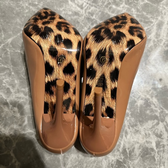 Azalea Wang Exotic Brown Pumps Cheetah Soles Patent Leather SZ 6 - Picture 5 of 9